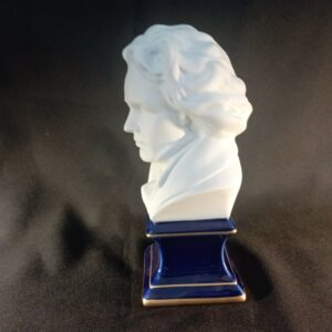 Buste Beethoven biscuit sur porcelaine.